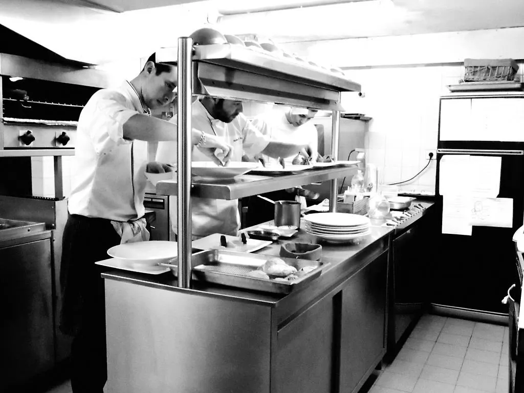 Hotel Restaurant De La Marne Paimpol